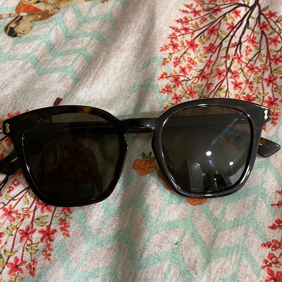 Authentic Gucci Sunglasses - Picture 2 of 5